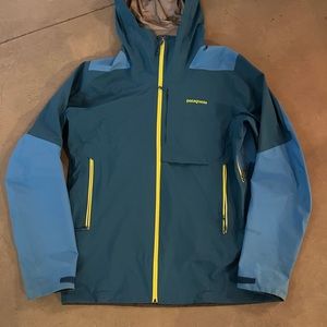Blue Patagonia jacket with a green zipper